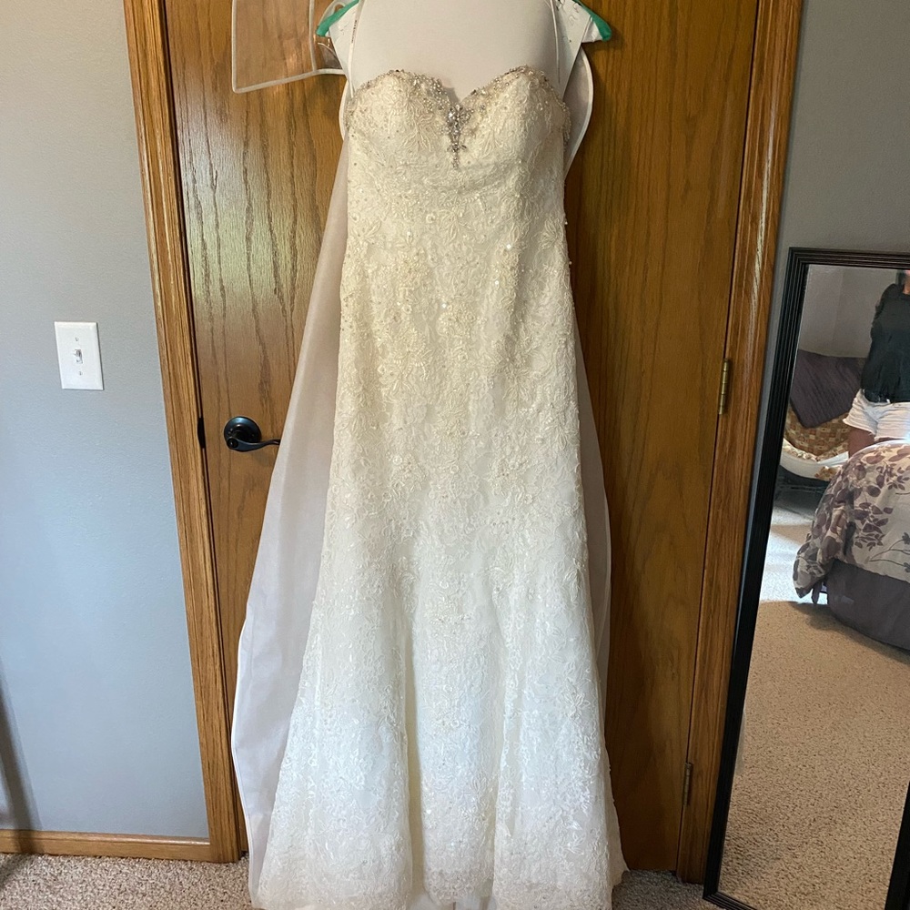 Mia Solano Cora Wedding Dress Size 6